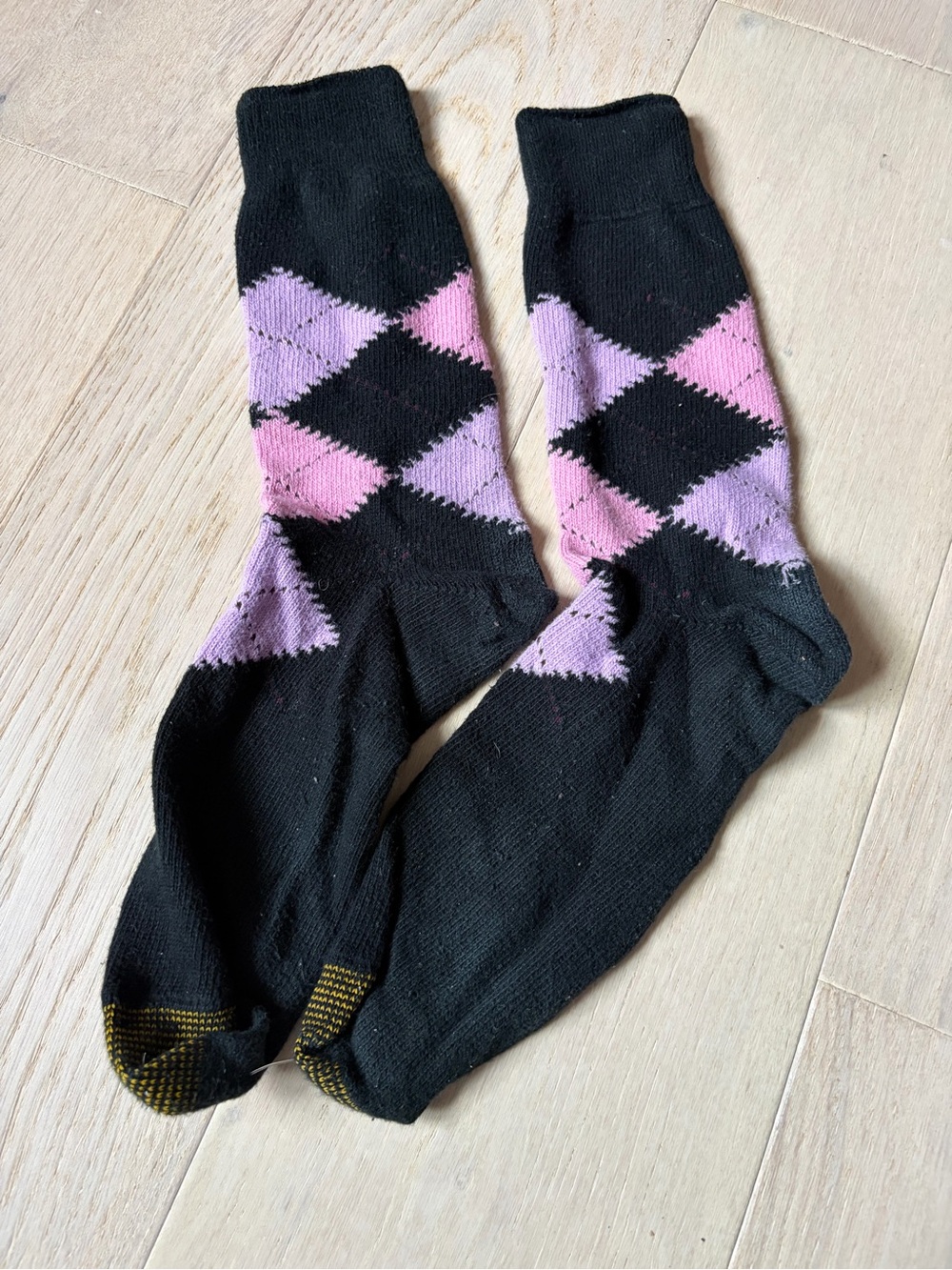 Men’s Gold Toe Black Argyle Crew Socks with Pink & Lavender Diamonds
